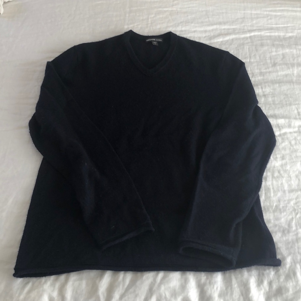 Men’s v-neck sweater